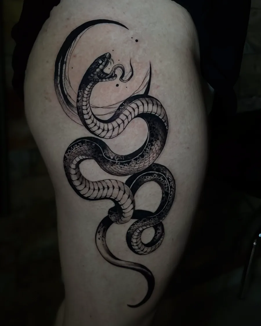 Dotwork tetovaža zmije – rad Katarine Milinković